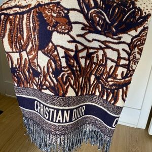 Christian Dior cashmere blanket 😊❤️